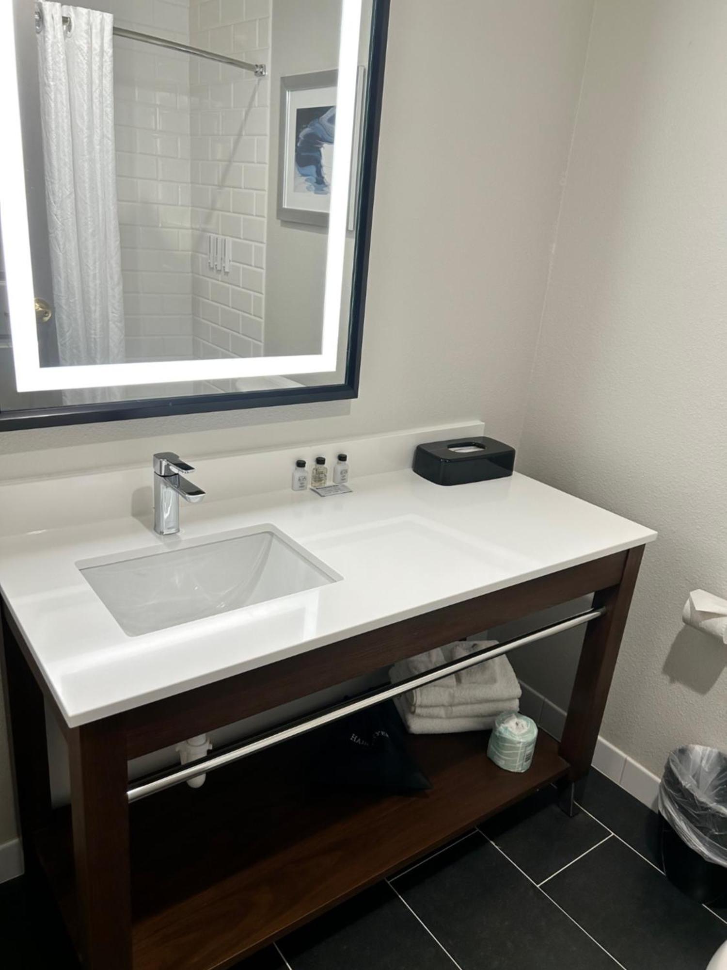 Four Points By Sheraton Bedford Manchester Airport Екстер'єр фото