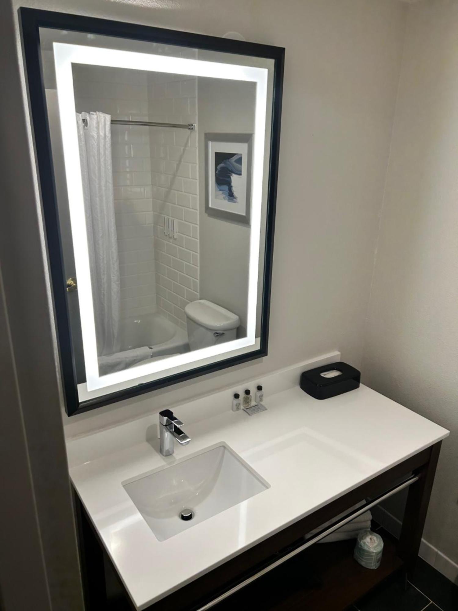 Four Points By Sheraton Bedford Manchester Airport Екстер'єр фото